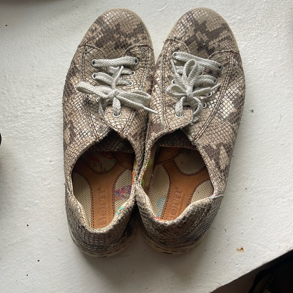 Born sneakers